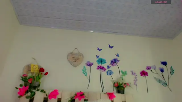 Snapshot of Eemily_- chatting on September 23, 2025, 5:25 am Eemily - online show from September 23, 2025, 5:25 am