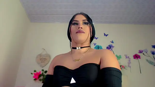 Snapshot of Eemily_- chatting on October 18, 2025, 8:33 pm Eemily - online show from October 18, 2025, 8:33 pm