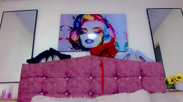 Snapshot of Eemily_- chatting on October 25, 2025, 5:50 am Eemily - online show from October 25, 2025, 5:50 am