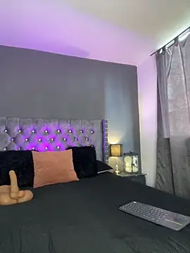 sofii escobar online show from November 30, 2025, 8:42 pm