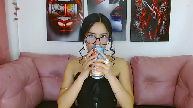 Miahotcs1 online show from April 14, 2026, 4:01 pm