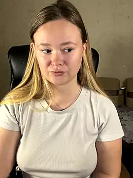 Snapshot of CaramelleSugar_ chatting on October 19, 2025, 3:26 pm CaramelleSugar online show from October 19, 2025, 3:26 pm