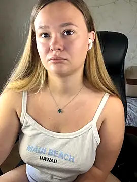 Snapshot of CaramelleSugar_ chatting on October 6, 2025, 9:43 am CaramelleSugar online show from October 6, 2025, 9:43 am