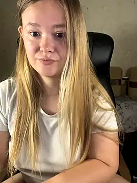 Snapshot of CaramelleSugar_ chatting on October 17, 2025, 6:10 pm CaramelleSugar online show from October 17, 2025, 6:10 pm