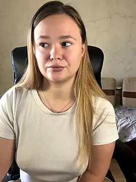 Snapshot of CaramelleSugar_ chatting on October 15, 2025, 9:17 am CaramelleSugar online show from October 15, 2025, 9:17 am