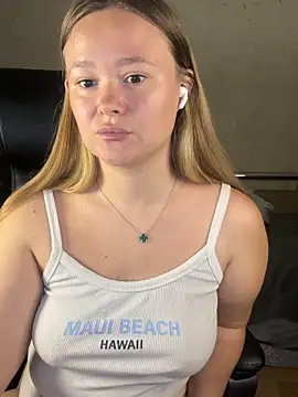 Snapshot of CaramelleSugar_ chatting on October 1, 2025, 3:38 pm CaramelleSugar online show from October 1, 2025, 3:38 pm