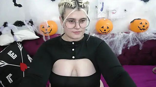 Amber Monro online show from October 21, 2025, 2:11 am