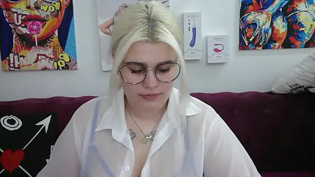 Amber Monro online show from October 6, 2025, 2:46 am