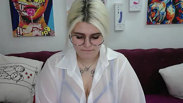 Amber Monro online show from September 22, 2025, 1:22 am