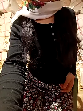 ezgi2545 online show from April 13, 2026, 10:52 am