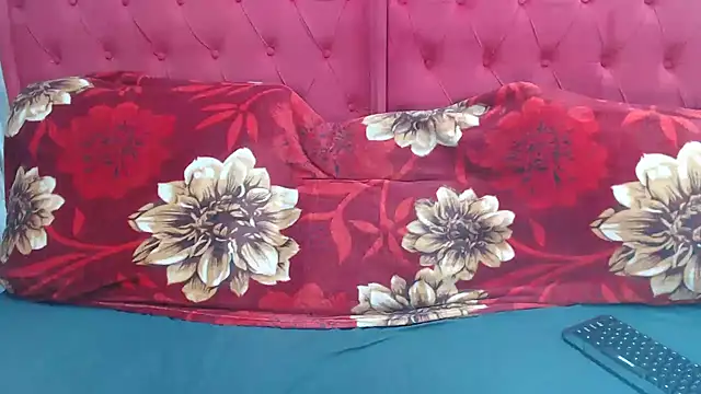 BUNNYCHOWX28 online show from September 8, 2025, 9:58 pm