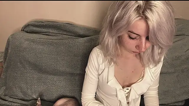 snowy lisa online show from October 11, 2025, 9:21 am