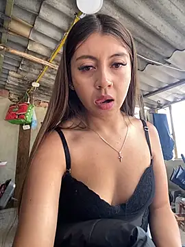 Sara-cooper2 online show from September 24, 2025, 4:24 pm