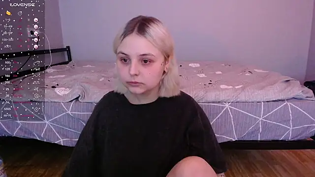 Snapshot of vendymories chatting on December 19, 2025, 8:33 pm vendymories online show from December 19, 2025, 8:33 pm