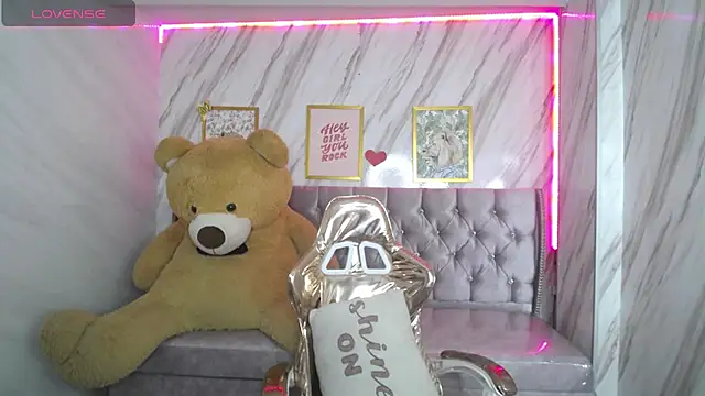 Eilyn love b online show from September 18, 2025, 12:52 pm