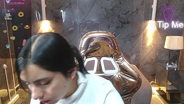 Eilyn love b online show from October 21, 2025, 12:59 pm