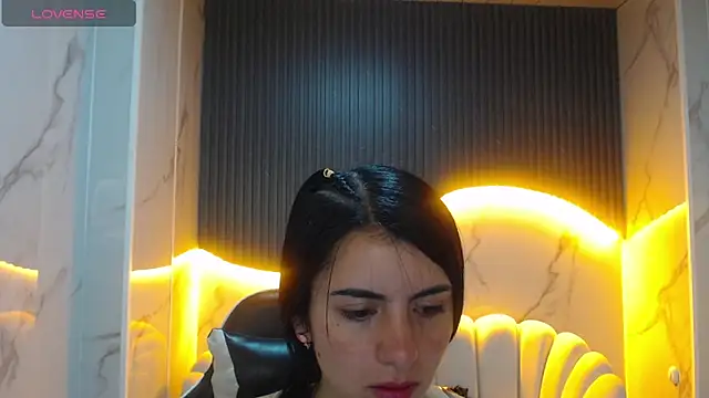 Eilyn love b online show from October 6, 2025, 12:50 pm