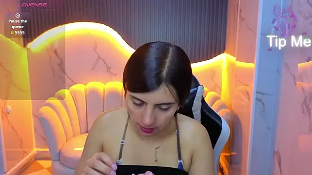 Eilyn love b online show from October 17, 2025, 12:51 pm