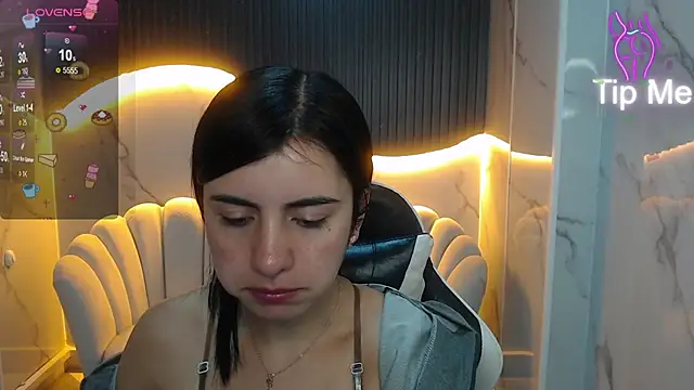 Eilyn love b online show from October 13, 2025, 12:51 pm