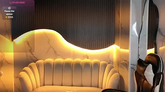 Eilyn love b online show from October 30, 2025, 12:47 pm