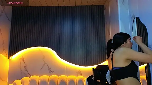 Eilyn love b online show from October 20, 2025, 12:49 pm