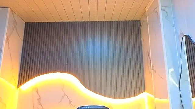 Eilyn love b online show from October 29, 2025, 12:48 pm