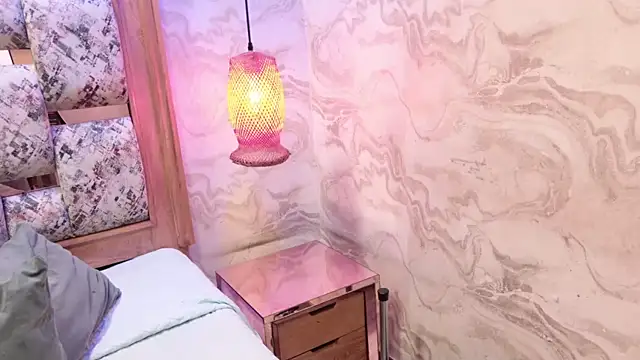 julyana mendez online show from September 23, 2025, 7:21 pm