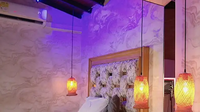 julyana mendez online show from September 28, 2025, 7:32 pm