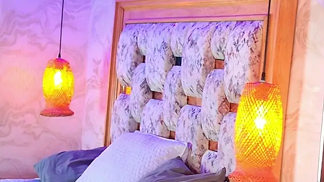 julyana mendez online show from October 21, 2025, 7:57 pm