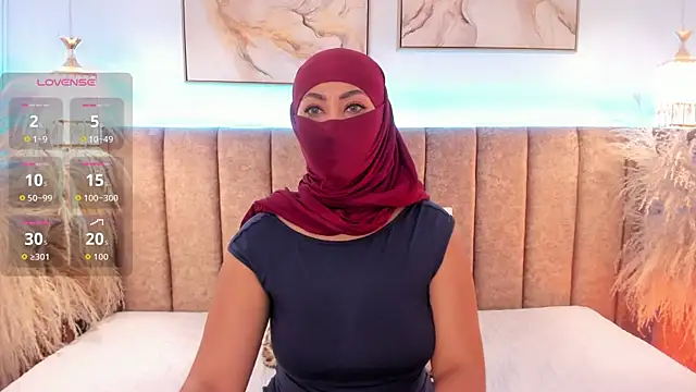 Snapshot of azza__ chatting on October 17, 2025, 12:18 pm azza   online show from October 17, 2025, 12:18 pm