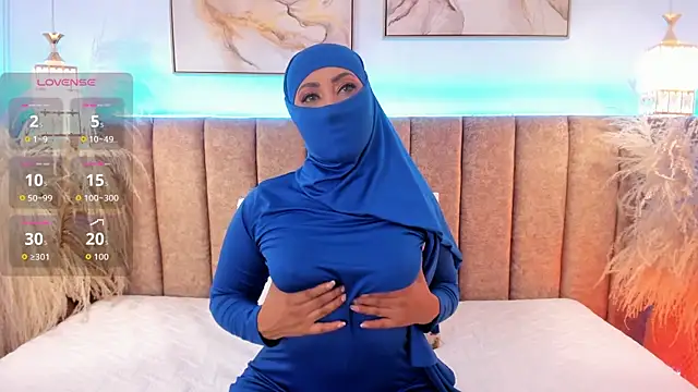 Snapshot of azza__ chatting on October 18, 2025, 12:51 pm azza   online show from October 18, 2025, 12:51 pm