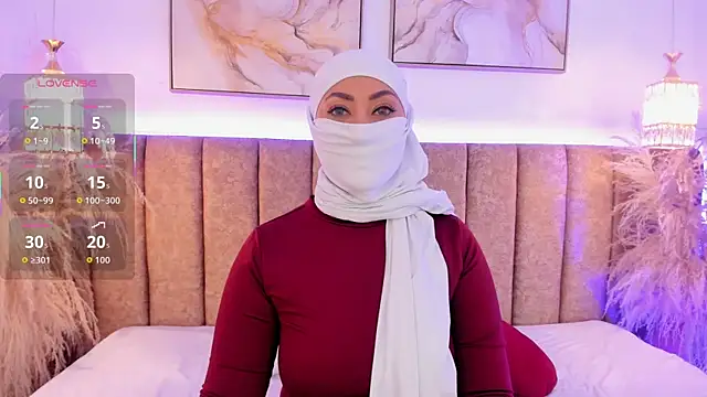 Snapshot of azza__ chatting on October 13, 2025, 12:07 pm azza   online show from October 13, 2025, 12:07 pm