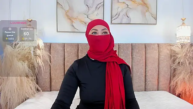 Snapshot of azza__ chatting on October 16, 2025, 12:24 pm azza   online show from October 16, 2025, 12:24 pm