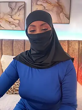 Snapshot of azza__ chatting on October 24, 2025, 4:39 pm azza   online show from October 24, 2025, 4:39 pm