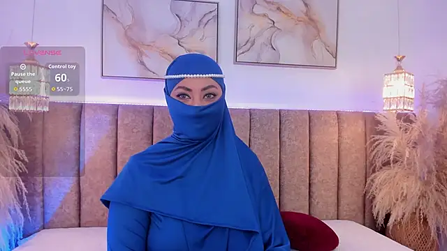 Snapshot of azza__ chatting on September 26, 2025, 12:01 pm azza   online show from September 26, 2025, 12:01 pm