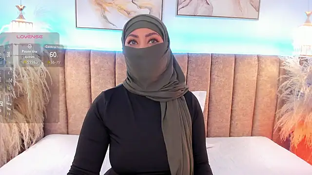 Snapshot of azza__ chatting on October 22, 2025, 12:26 pm azza   online show from October 22, 2025, 12:26 pm