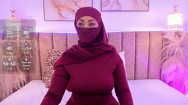 Snapshot of azza__ chatting on October 6, 2025, 12:17 pm azza   online show from October 6, 2025, 12:17 pm