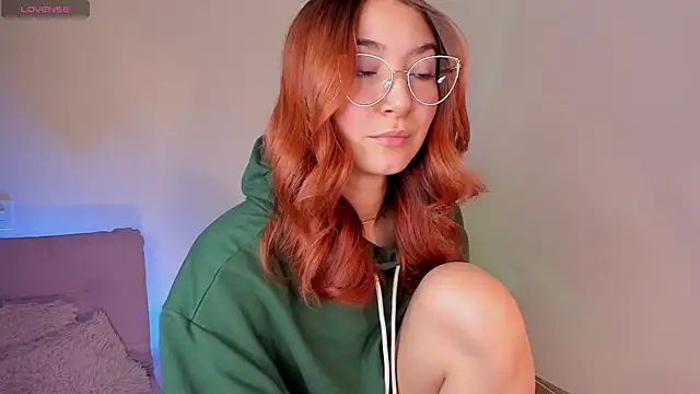 Snapshot of Isis-Blaze chatting on September 17, 2025, 9:17 pm Isis-Blaze online show from September 17, 2025, 9:17 pm