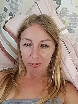 Snapshot of LunaSugarX chatting on September 25, 2025, 10:10 am LunaSugarX online show from September 25, 2025, 10:10 am