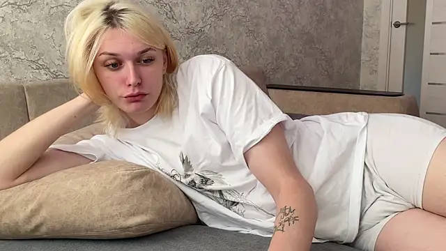 Snapshot of evelina228 chatting on October 9, 2025, 8:15 am evelina228 online show from October 9, 2025, 8:15 am