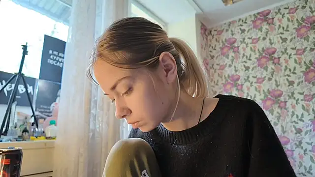 Snapshot of Witching_Moon chatting on September 17, 2025, 7:43 am Witching Moon online show from September 17, 2025, 7:43 am