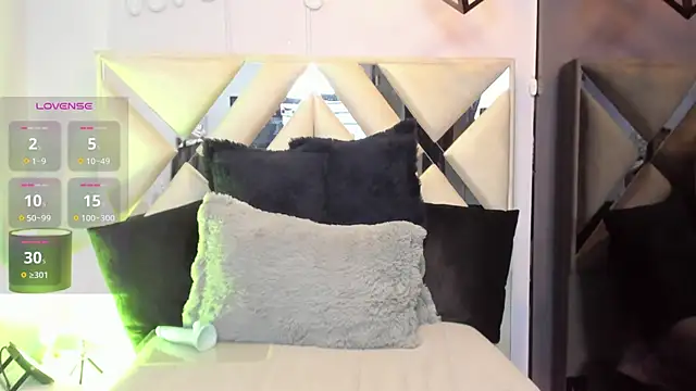 Alissa Monroe  online show from September 13, 2025, 2:28 pm