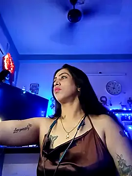 Snapshot of Love_Beauty01 chatting on February 14, 2026, 6:52 pm Love Beauty01 online show from February 14, 2026, 6:52 pm