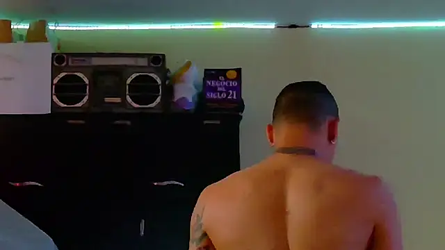 Snapshot of AlphaMasterXxx chatting on October 7, 2025, 2:07 pm AlphaMasterXxx online show from October 7, 2025, 2:07 pm