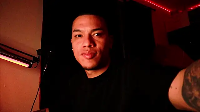 Snapshot of AlphaMasterXxx chatting on October 9, 2025, 6:14 am AlphaMasterXxx online show from October 9, 2025, 6:14 am