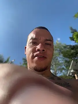 AlphaMasterXxx online show from April 4, 2026, 9:10 pm