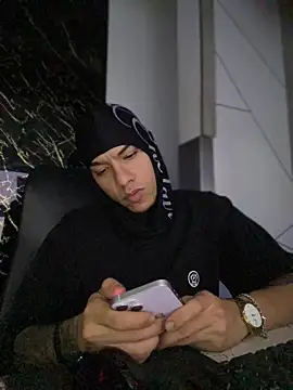 Snapshot of AlphaMasterXxx chatting on October 15, 2025, 1:59 am AlphaMasterXxx online show from October 15, 2025, 1:59 am