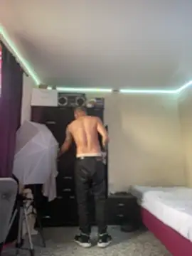 Snapshot of AlphaMasterXxx chatting on October 22, 2025, 12:37 pm AlphaMasterXxx online show from October 22, 2025, 12:37 pm