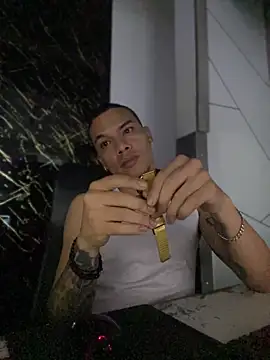 Snapshot of AlphaMasterXxx chatting on October 4, 2025, 11:06 pm AlphaMasterXxx online show from October 4, 2025, 11:06 pm