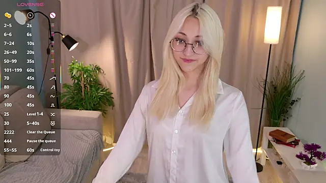 Snapshot of Marry_sharp chatting on October 19, 2025, 9:39 pm Marry sharp online show from October 19, 2025, 9:39 pm